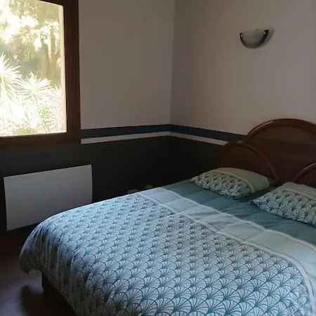 Avec Vue Sur La Montagne